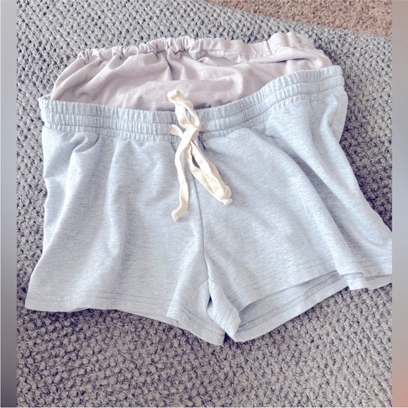 4 FOR $13 🐇 Maternity Lounge Shorts - Picture 2 of 3